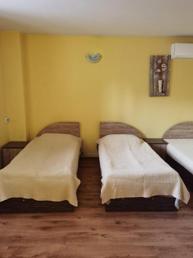 House For Guests And Friends Hotell Svisjtov Eksteriør bilde