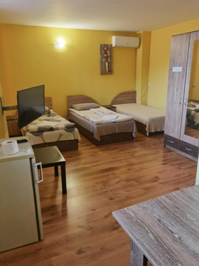 House For Guests And Friends Hotell Svisjtov Eksteriør bilde