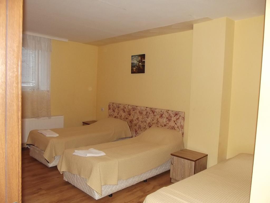 House For Guests And Friends Hotell Svisjtov Eksteriør bilde