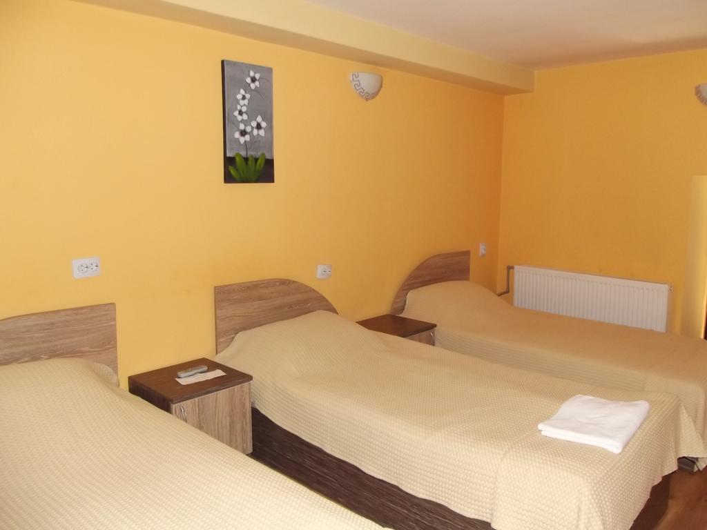 House For Guests And Friends Hotell Svisjtov Eksteriør bilde